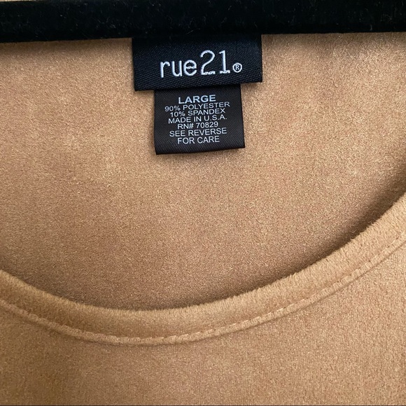 👚✨ RUE21 TOP✨ - Picture 3 of 6